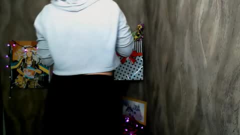 Linda online show from December 18, 4:24 pm