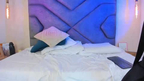 Linda Saenz online show from November 1, 2:38 pm