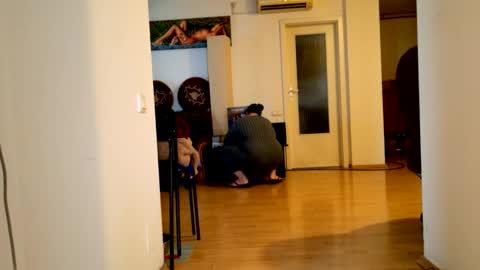 Linda online show from December 17, 8:10 am