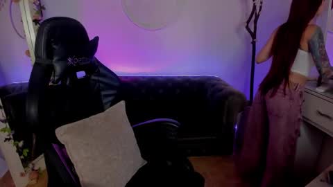 Lindsay    online show from September 10, 12:22 am