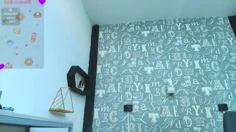  Lindsey  online show from November 6, 12:30 pm