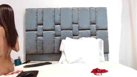 Linsay online show from December 16, 9:52 pm