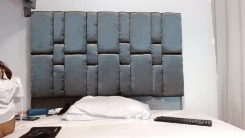 Linsay online show from February 13, 5:01 pm