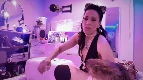 linuxgirlsudosu online show from February 15, 4:01 pm