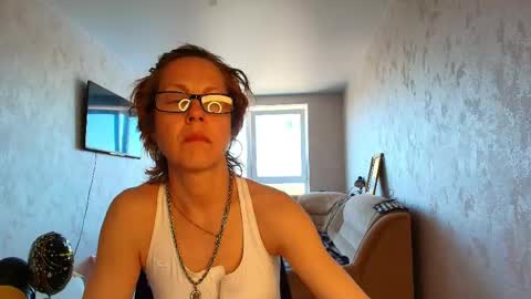 Liora Weiss online show from May 18, 7:36 am