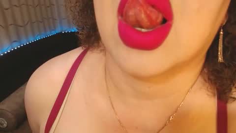 Snapshot of lipsaddiction chatting on September 23, 11:22 pm LIpsAddiction online show from September 23, 11:22 pm