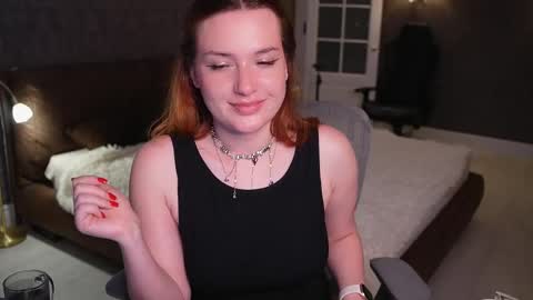 lisa_elfy online show from June 7, 4:34 pm
