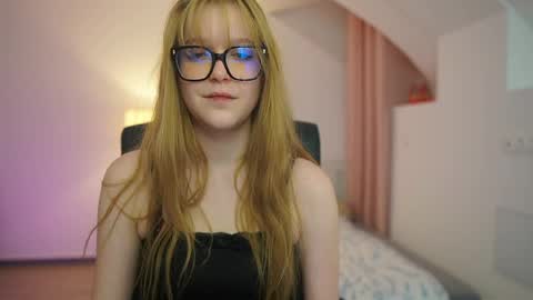 lisa mccoy  online show from March 22, 7:07 pm