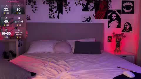 lisa_moons online show from March 7, 6:30 pm