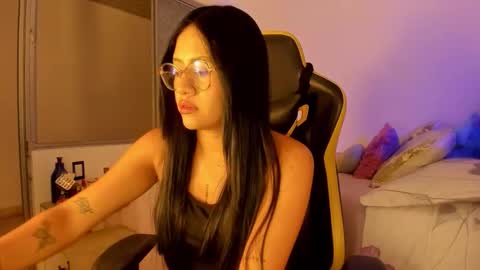 Lisa Thompson online show from November 2, 2:22 am