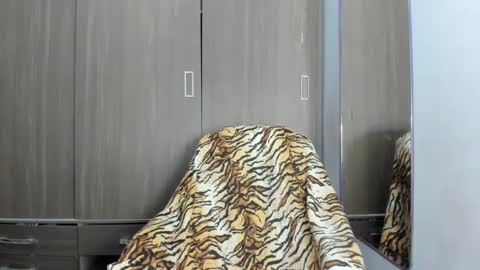 lisainthesky online show from December 4, 11:52 pm