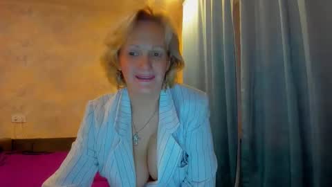 Lisasimsxs online show from March 8, 12:44 am