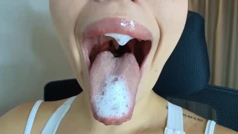 Lisbet online show from March 22, 2:21 pm