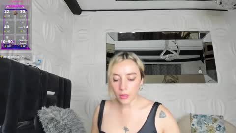 Snapshot of lissa_brown_ chatting on September 10, 3:07 am Lissa online show from September 10, 3:07 am