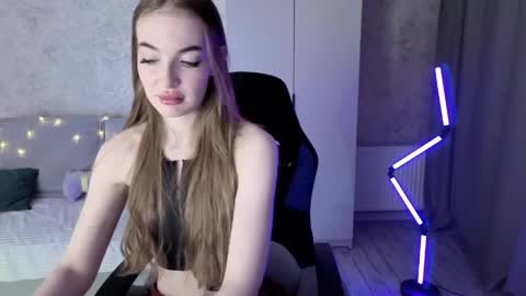 Lissa online show from April 18, 1:46 pm