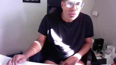 Snapshot of little_buddha chatting on October 31, 11:32 am Pure Black Power online show from October 31, 11:32 am