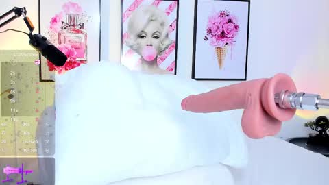 little_ivonne online show from September 30, 8:19 pm