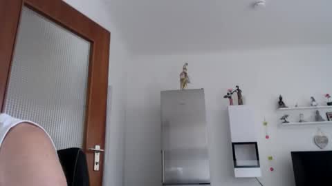 little_sow online show from April 15, 2:31 pm