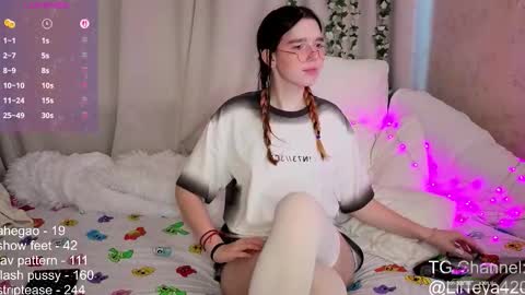 Snapshot of little_teya chatting on September 15, 9:22 am little Teya online show from September 15, 9:22 am