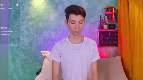 Snapshot of little_twiink chatting on October 21, 1:33 am Juan Ferrer online show from October 21, 1:33 am