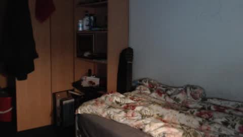 littlealien7 online show from April 4, 6:04 pm