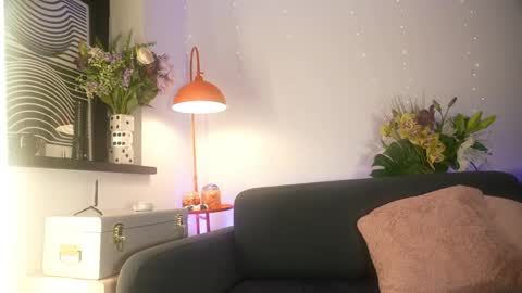 Emily Hill online show from April 3, 8:16 pm