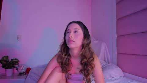 littlee_emma_ online show from October 8, 4:51 am