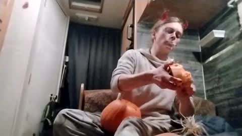 littleleo96 online show from October 29, 6:04 am