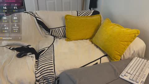 Snapshot of littlelunaishorny chatting on December 16, 6:59 pm Luna online show from December 16, 6:59 pm