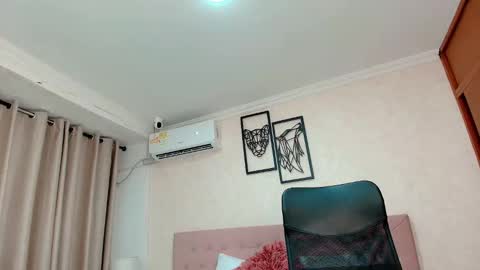 Sarahs Room online show from March 13, 3:10 am