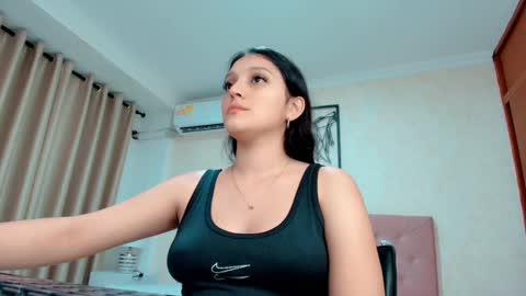 Snapshot of littlemolly_pregnant chatting on February 23, 3:56 am Sarahs Room online show from February 23, 3:56 am