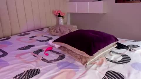 im olivia IG littleolivia01 online show from March 26, 2:22 pm