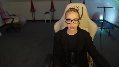 Sheryl online show from December 15, 11:17 am