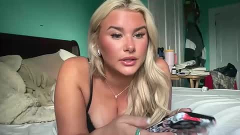 Livvy online show from November 5, 2:08 pm