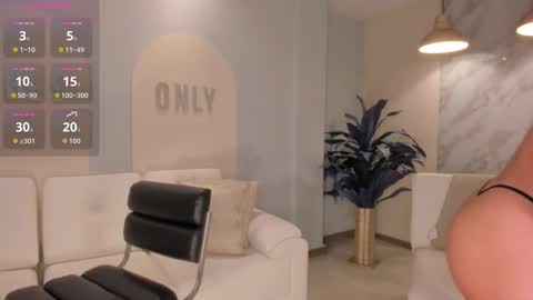 Lizzi  online show from October 25, 10:21 pm