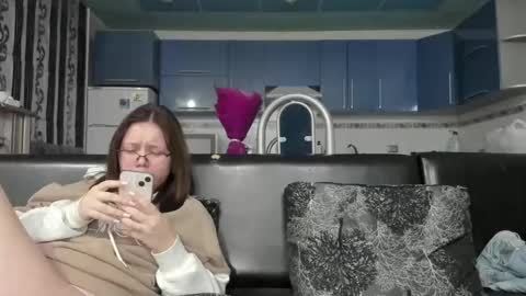 lizzi_muur online show from March 2, 7:23 pm