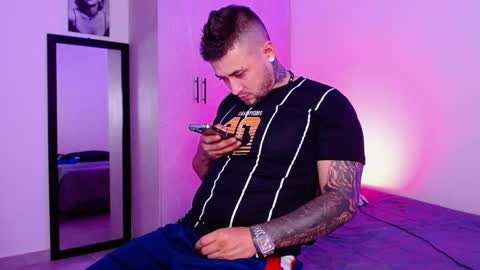 lliamm 2 online show from May 28, 4:32 am