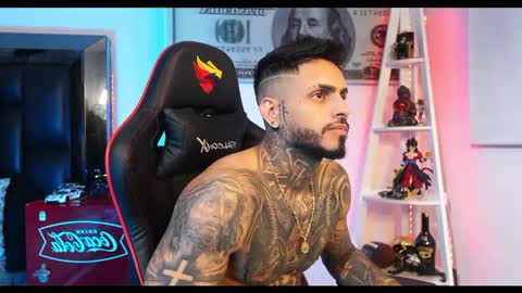 logan_hugh8 online show from February 22, 9:45 am