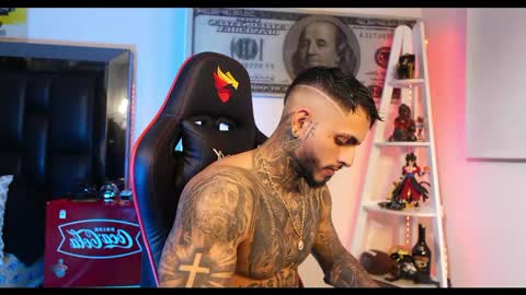 logan_hugh8 online show from February 20, 3:45 am