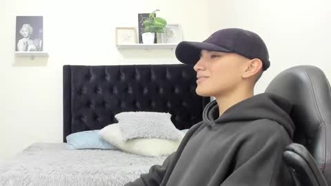 Logan Lux online show from December 16, 2:38 pm