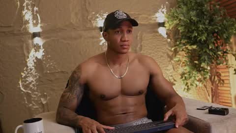 logan_varela online show from November 26, 12:13 pm