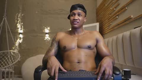 logan_varela online show from April 17, 9:50 pm