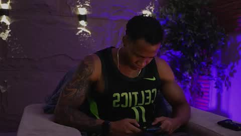 logan_varela online show from December 3, 12:50 pm