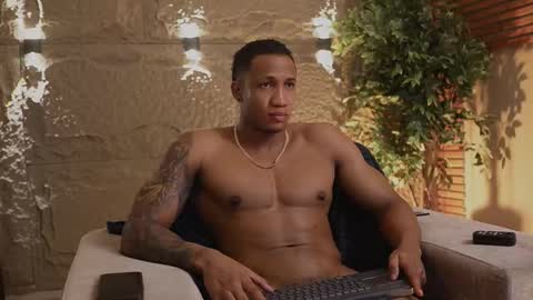 logan_varela online show from November 18, 10:02 pm