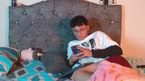 Snapshot of logan_willyams_ chatting on October 9, 12:05 am logan_willyams_ online show from October 9, 12:05 am