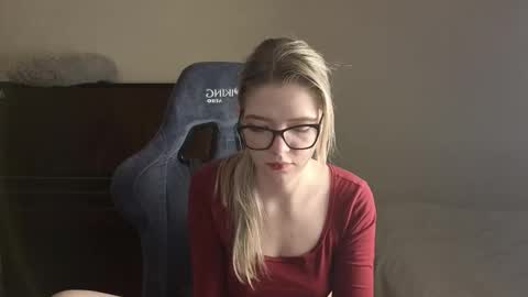 Logan and Katana online show from March 19, 1:05 pm