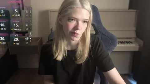 Logan and Katana online show from July 18, 2:19 pm