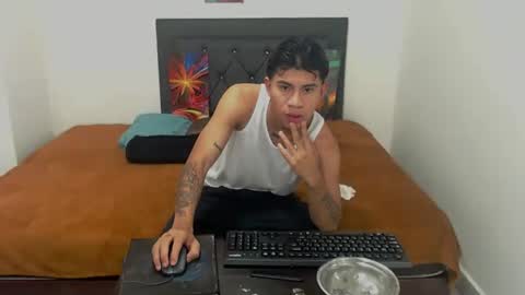 Snapshot of logannthh chatting on October 23, 9:55 am logannthh online show from October 23, 9:55 am