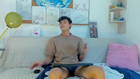 loganoficialx online show from April 25, 7:44 pm