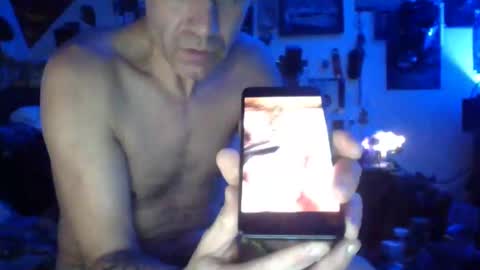 Snapshot of loganpax chatting on November 2, 6:02 am loganpax online show from November 2, 6:02 am